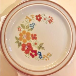 Vintage 1970s Retro Stoneware Sweet Flowers (305) dinner plate